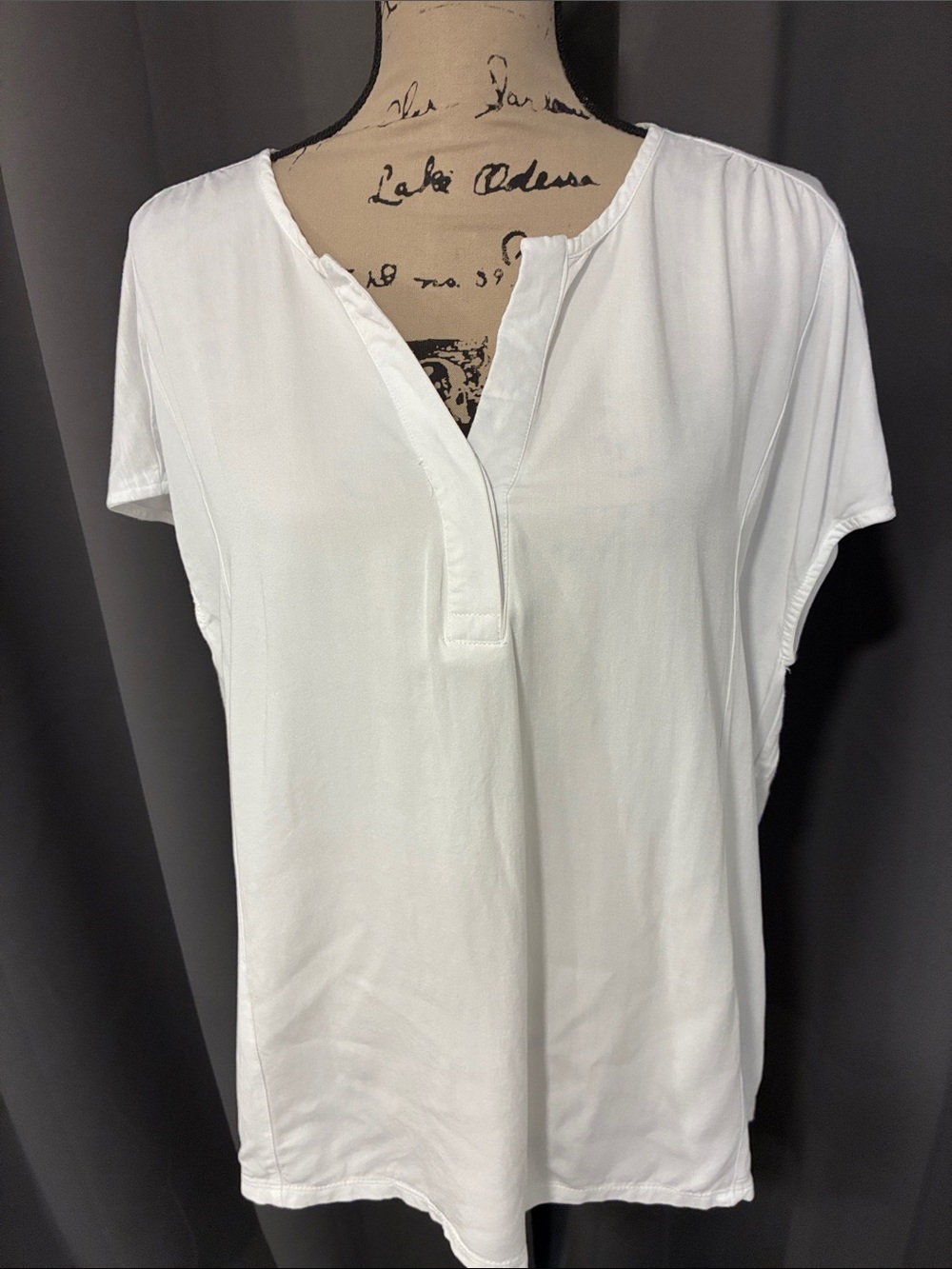 Nine West White Split V-Neck Short Sleeve Tunic